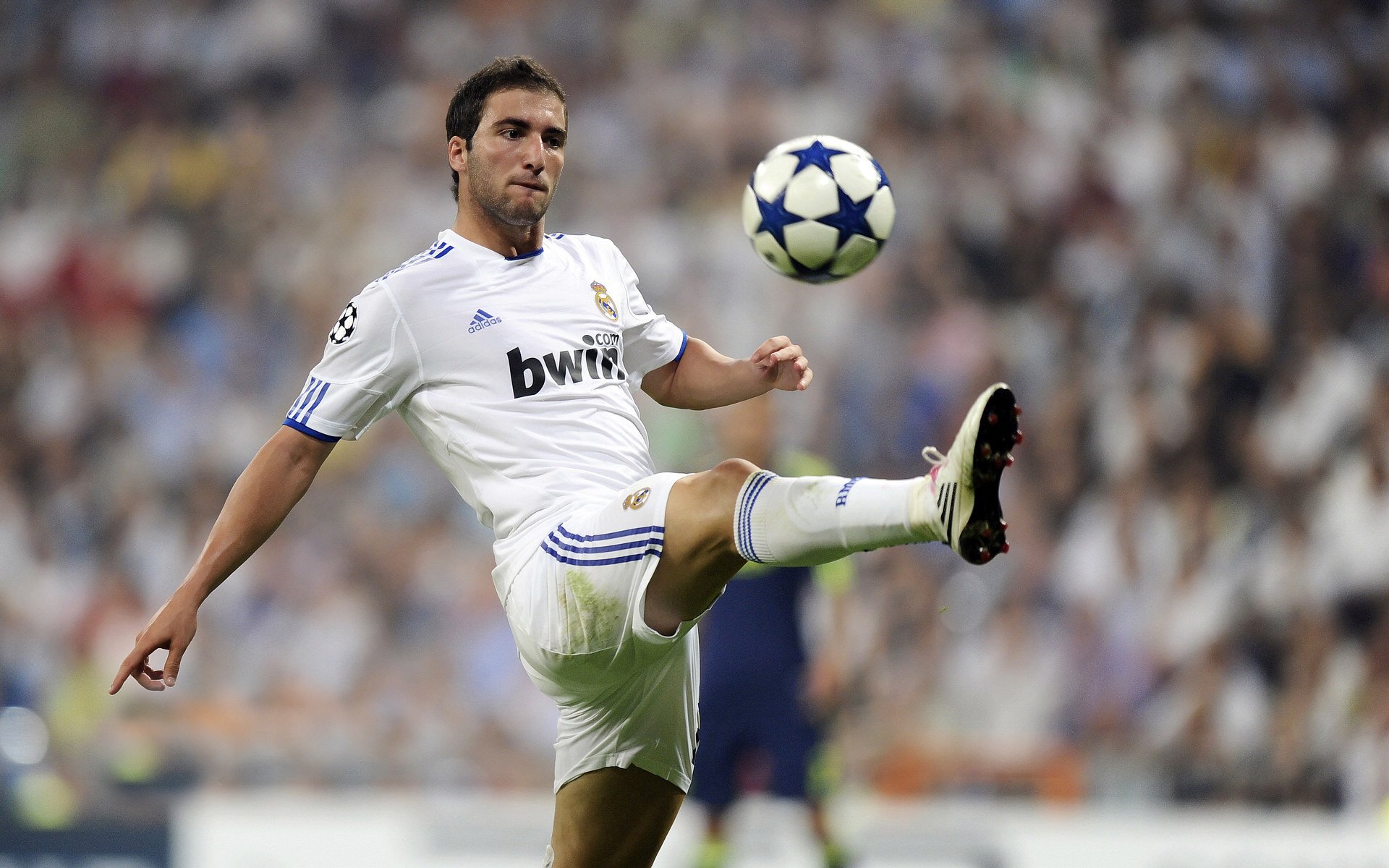 纳卡赫在巴黎奥运会男足比赛中展现出强大的进攻能力,纳卡尔诺卡拉巴赫