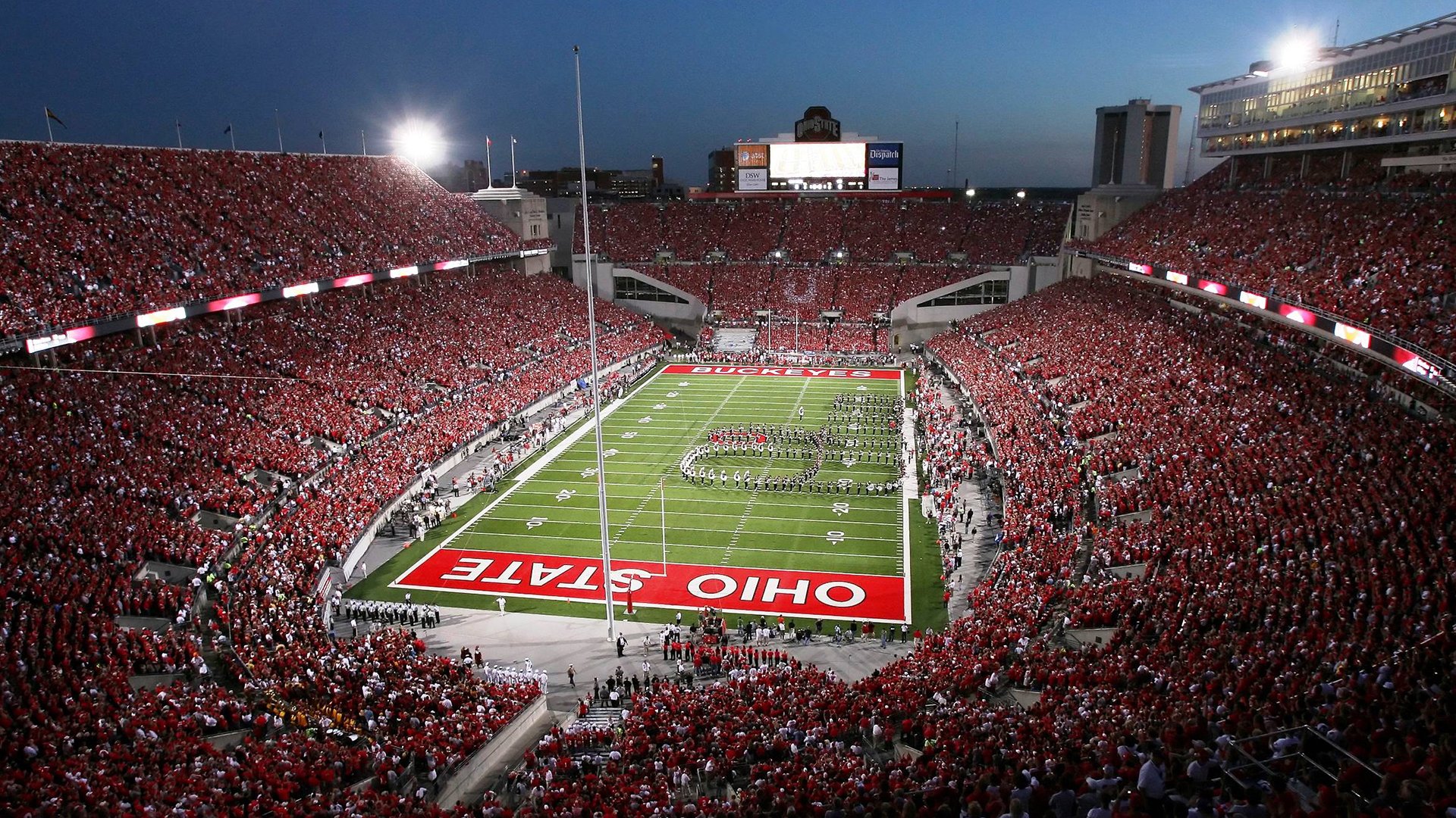 五大联赛中场跑动距离排行榜反映的战术取向,五大联赛场地大小