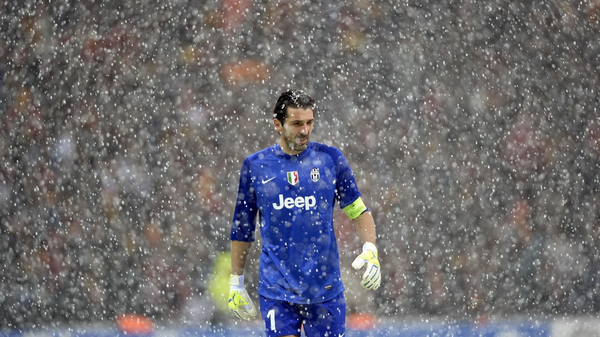 五大联赛是否更注重控球中断后的快速回防安排，五大联赛用球